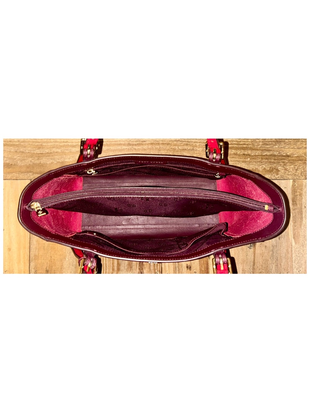 Tory Burch. York Leather Buckle Tote with Free Bag Scarf, Dust Bag & Bag Charm. - Picture 12 of 16